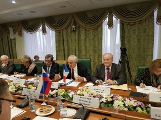 Christian-Cambon-Jean-Pierre-Raffarin-Moscou-2